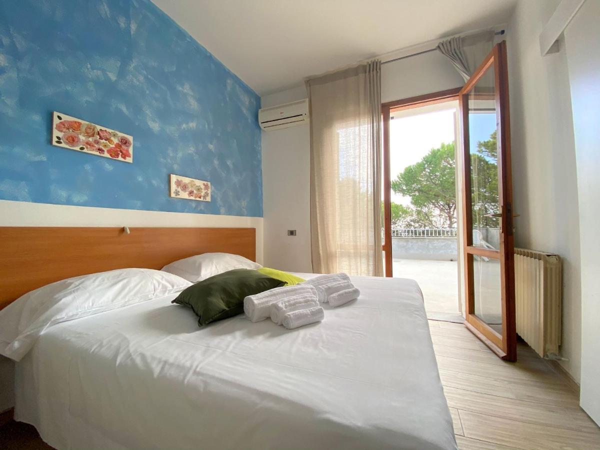 Camping Village Mar Y Sierra San Costanzo Exterior photo