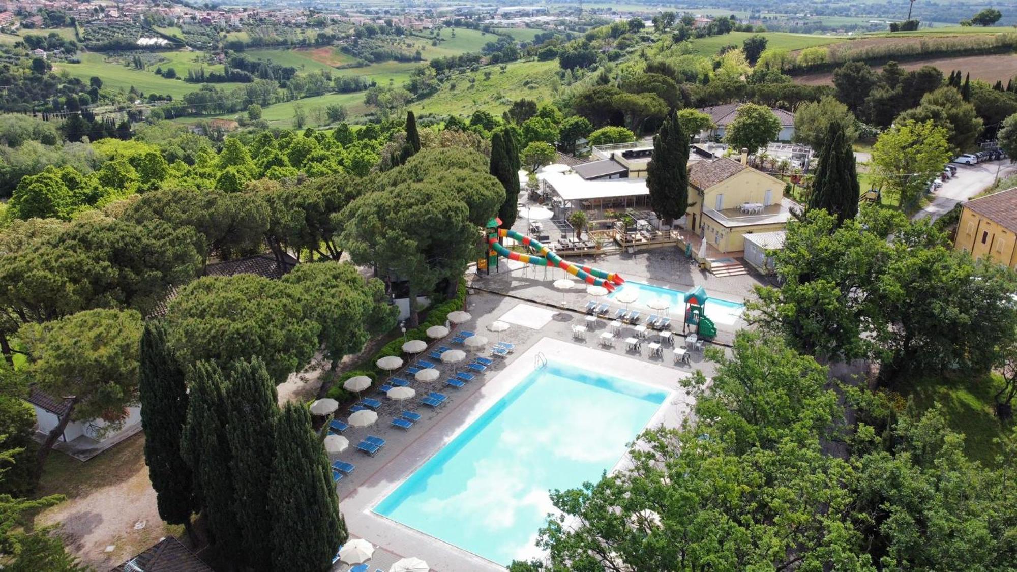 Camping Village Mar Y Sierra San Costanzo Exterior photo