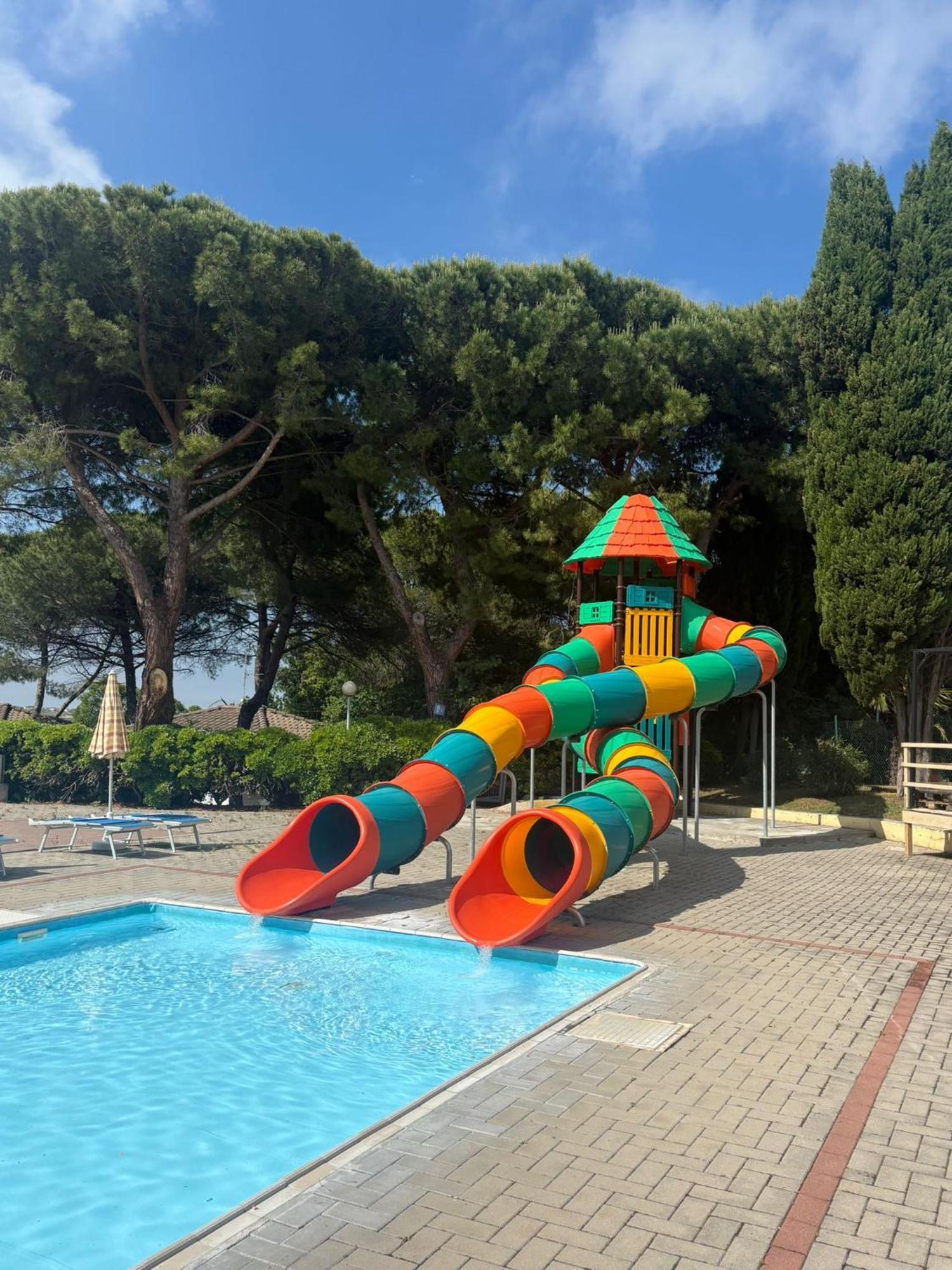 Camping Village Mar Y Sierra San Costanzo Exterior photo