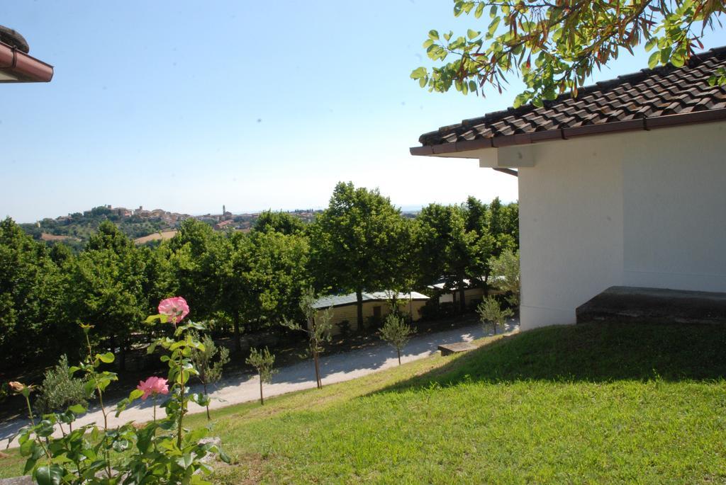 Camping Village Mar Y Sierra San Costanzo Exterior photo