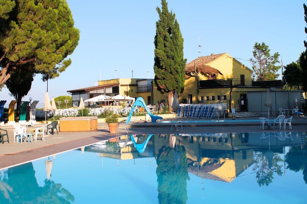 Camping Village Mar Y Sierra San Costanzo Exterior photo