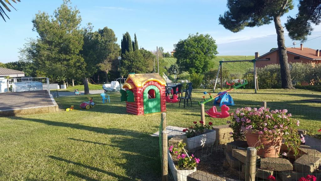 Camping Village Mar Y Sierra San Costanzo Exterior photo