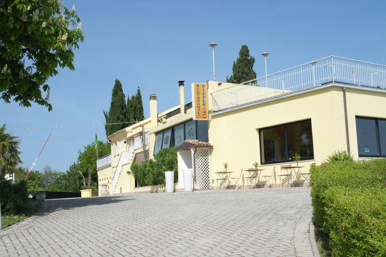 Camping Village Mar Y Sierra San Costanzo Exterior photo