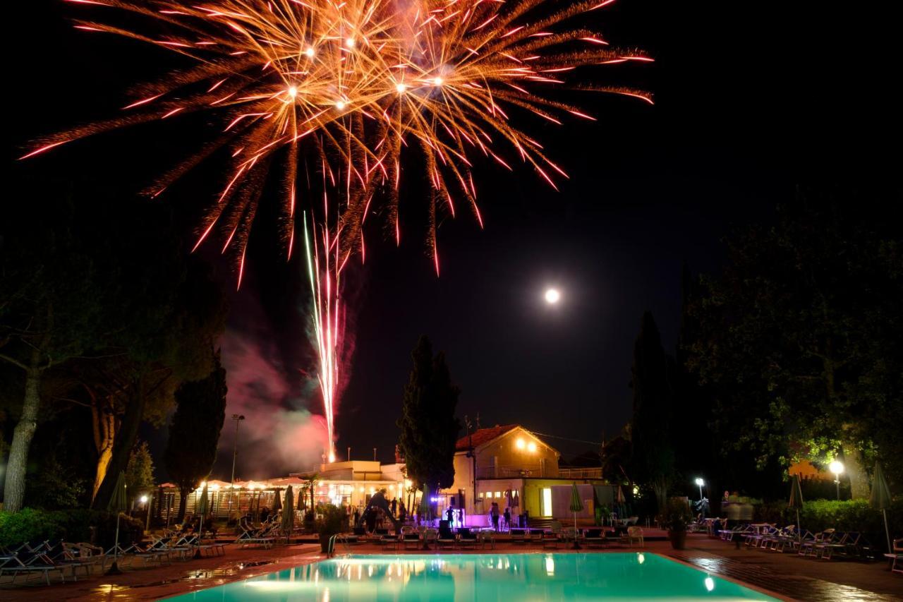 Camping Village Mar Y Sierra San Costanzo Exterior photo